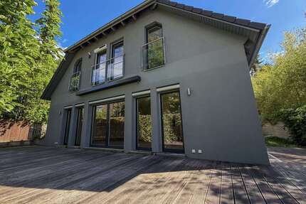 Haus zum Kaufen in München Harlaching 2.400.000,00 € 155 m² - München / Harlaching