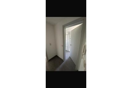 2- Zimmer Wohnung mit Einbauküche und kleiner Terrasse in LE - Stuttgart Vaihingen