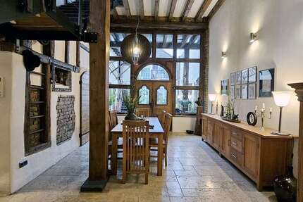 Haus zum Kaufen in Wöllstadt 550.000,00 € 250 m²