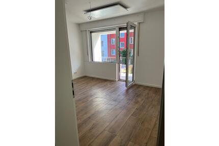 Kernsaniert & modern: 2-Zimmer-Wohnung mit Loggia + Stellplatz - Essen Stadtbezirk III