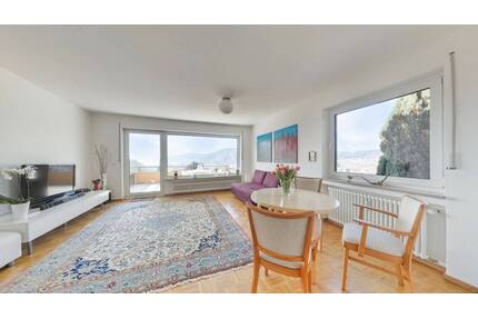 Ein Ausblick zum Verlieben: Stilvolle 3-Zimmer-Wohnung mit Balkon & Garage in 79183 Waldkirch