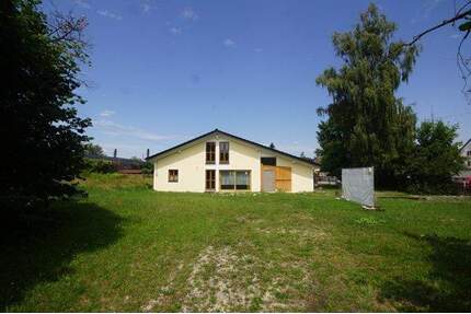 Lukratives Baugrundstück mit Baugenehmigung für 4 RH und Bestands-EFH in München-UntermenzingAllach