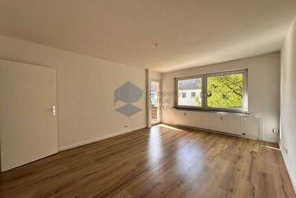 Teilsanierte und helle 3-Zimmer-Wohnung mit Südwest-Balkon - Bergen