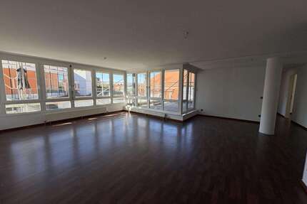 Wohnung zum Mieten in Zwickau 859,56 € 123.5 m²