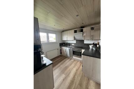 Helle 4-Zimmer-Wohnung mit Balkon, EBK, Garage & Stellplatz - Eschbronn