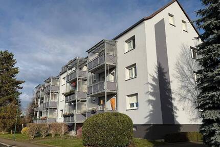 Moderne Eigentumswohnung mit Balkon, Stellplatz u. neuem Bad - ideal zum Wohlfühlen oder Vermieten - Borna