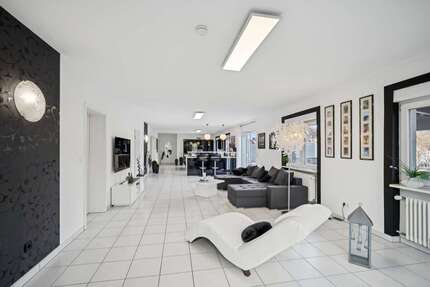 Haus zum Kaufen in Schopfheim 1.178.000,00 € 491.67 m²