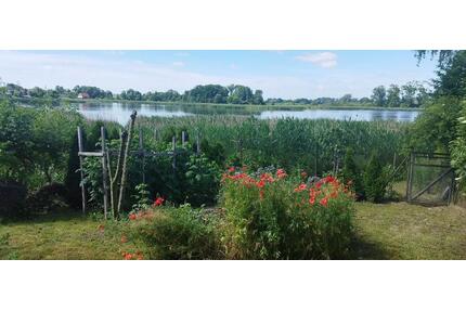 Charmantes Doppelhaus mit großem Seegrundstück und Steg zum See - Penkun