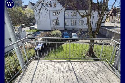 Frisch renoviert mit kompaktem Schnitt und Balkon, 2 Zimmer + Essküche, Tageslichtbad mit Dusche - Singen (Hohentwiel)