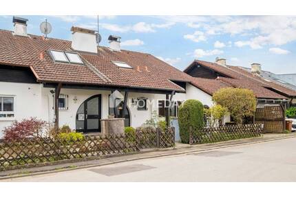 Großzügige DHH in ruhiger Hanglage mit Gartenidylle, Terrassen und vielseitig nutzbarem Souterrain - Adelzhausen