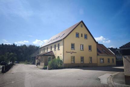 Geräumige 2 Zimmer Wohnung mit Terrasse mit Stellplatz oder auch Garage möglich - Burgoberbach Neuses