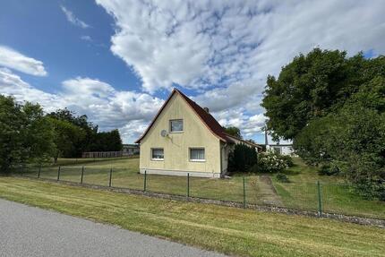 Bauernhaus mit Grundstück und Nebengebäuden - Borrentin
