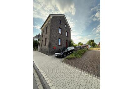 Charmantes Basalt-Bruchsteinhaus – umfangreich modernisiert, mit - Kottenheim