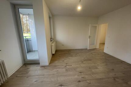 Wir renovieren für Sie: Erdgeschoss-Wohnung mit Dusche und kleinem Balkon frei! - Gütersloh