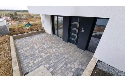 Moderne 2-Zimmer-Souterrainwohnung mit Terrasse im Neubau - Weil der Stadt