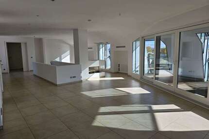 Wohnung zum Mieten in Frankfurt 3.300,00 € 250 m²