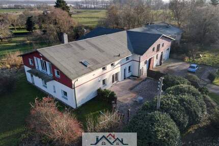 Wohnhaus mit Lagerteil und Ausbaureserve im Darguner Umland zu verkaufen.