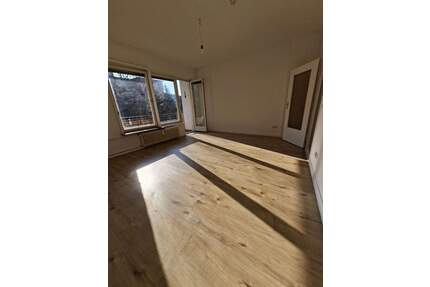 Toplage. Sehr schöne zwei Zimmer Wohnung in Tempelhof Kreuzberg mit großem Südbalkon - Berlin OT Kreuzberg