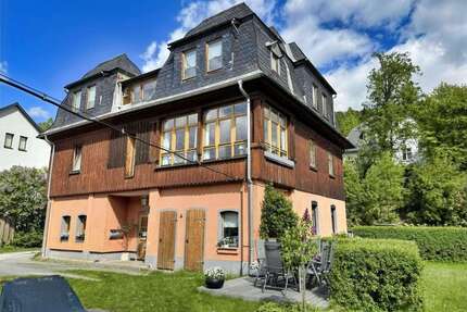 Haus zum Kaufen in Klingenthal 165.000,00 € 194.51 m²