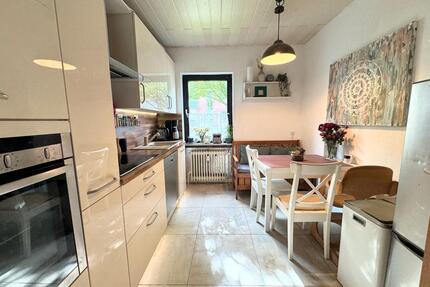 Von Privat: 4-Zimmer-Wohnung (95m²) mit Loggia u. Garage - Bremen Häfen