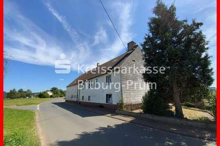 Ehemaliger Bauernhof mit umfangreichen Nebengebäuden - Wawern