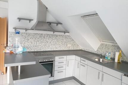 Moderne 4-Zimmer-Dachgeschosswohnung mit großem Balkon & viel Kom - Neu-Ulm Burlafingen