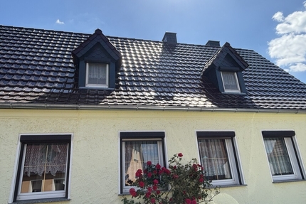Gemütliche Doppelhaushälfte mit großem Grundstück und Doppelgarage in ruhiger Siedlungslage - Röderaue