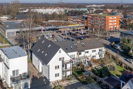 3 freistehende Häuser mit 12 Zimmer plus Aufstockung Möglichkeit - Hamburg Wandsbek