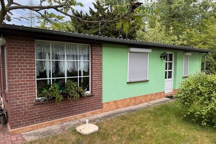 gemütlicher Bungalow mit Pool am Akazienteich ab sofort - Aken (Elbe)