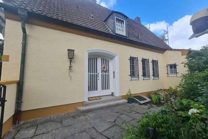 Haus zum Kaufen in Duisburg 657.000,00 € 220 m²
