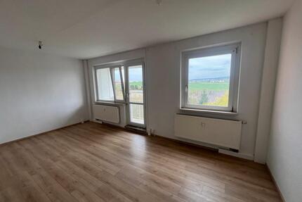 Helle 3 Raumwohnung mit Südbalkon ab 01. Juni zu vermieten - Erfurt Daberstedt
