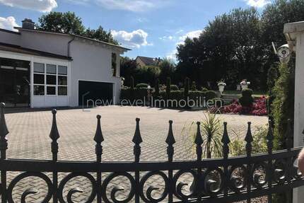 Großes außergewöhnlich geschmackvolles Wohn- Geschäftshaus mit Büro, Laden, Lager, Garagen, u.v.m. - Maxhütte-Haidhof