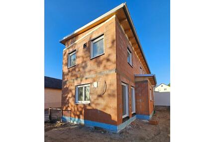Kompaktes Wohnhaus (Neubau) mit 4 Zimmern + 2 STP in Kühbach
