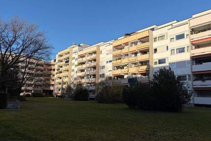 Helle 2-Zimmer-Wohnung ca. 85 m² mit Balkon, Aufzug und Tiefgaragenstellplatz in Fürth