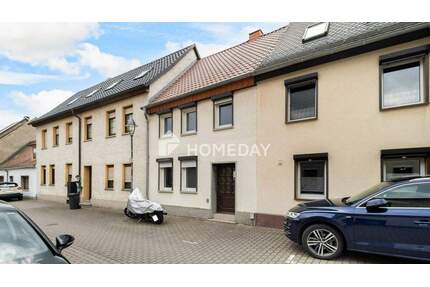 Ruhig gelegenes Wohnhaus mit 690?m² Grundstück - mit Garten, Scheune und Entwicklungspotenzial - Zörbig