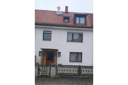 Reihenmittelhaus in Zirndorf - 349.000,00&nbsp;EUR Kaufpreis, ca.&nbsp; 115,00&nbsp;m&sup2; in Zirndorf (PLZ: 90513)