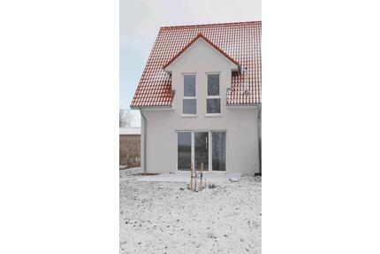 ab sofort neuwertige Doppelhaushälfte mit Grundstück - Laage