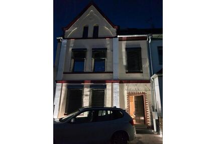 Haus zu verkaufen - 550.000,00&nbsp;EUR Kaufpreis, ca.&nbsp; 244,00&nbsp;m&sup2; in Weißenthurm (PLZ: 56575)