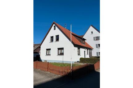 Charmantes Einfamilienhaus mit Terrasse, Garten und Garage - Meßstetten