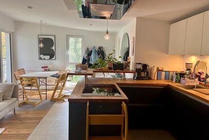 Moderne 4-Zi.-Eigentumswohnung mit 2 Balkonen, Garten & Carport - Hamburg Stellingen