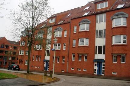 Zuhause fühlen: modernisierte 2-Zimmer-Dachgeschosswohnung - Kiel Gaarden-Ost