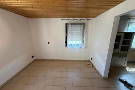 Großzügiges WG zimmer ca 25-30QM bei bedarf auch 2 zimmer ! - Weinstadt