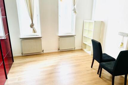 Stuttgart Hauptbahnhof - Frauen WG Zimmer - Jobcenter möglich