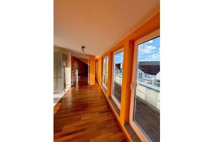 3 Zimmerwohnung mit 3 Tiefgaragenplätzen und 4 Balkonen - Niedernhausen