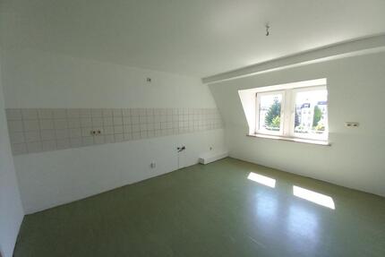 4-Zimmer Wohnung im 3. OG der Dr.-Külz-Str., Meerane, verfügbar ab sofort!