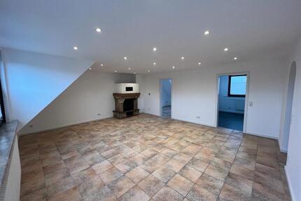 Attraktive und vollständig renovierte 3,5 - Zimmer Wohnung - Essen Stadtbezirk VI