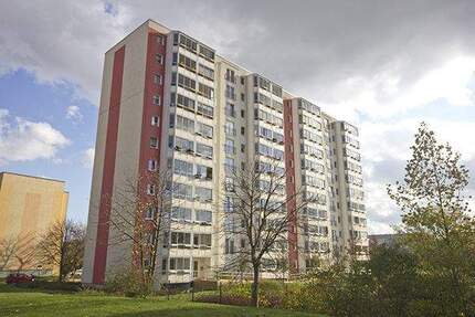 In der Herrichtung! 3-Raumwohnung mit Balkon und Aufzug! - Halle (Saale) Südstadt