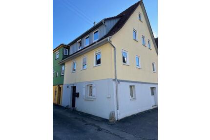 Liebevoll renovierte Doppelhaushälfte im Herzen von Blaufelden