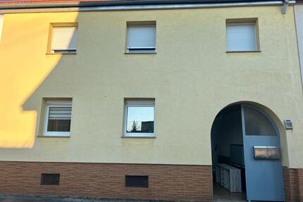 2 FH mit Hof - 418.000,00&nbsp;EUR Kaufpreis, ca.&nbsp; 166,00&nbsp;m&sup2; in Ludwigshafen am Rhein (PLZ: 67063) Ludwigshafen-Hemshof