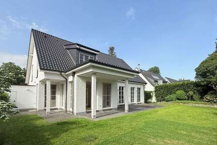 Haus zum Mieten in Düsseldorf 11.250,00 € 364 m²